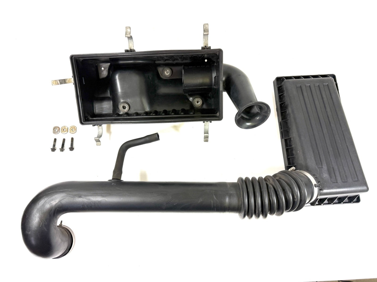 4.0L Air Cleaner Filter Box Assembly w/Hose & Inlet Tube 97-04 Jeep TJ Wrangler1